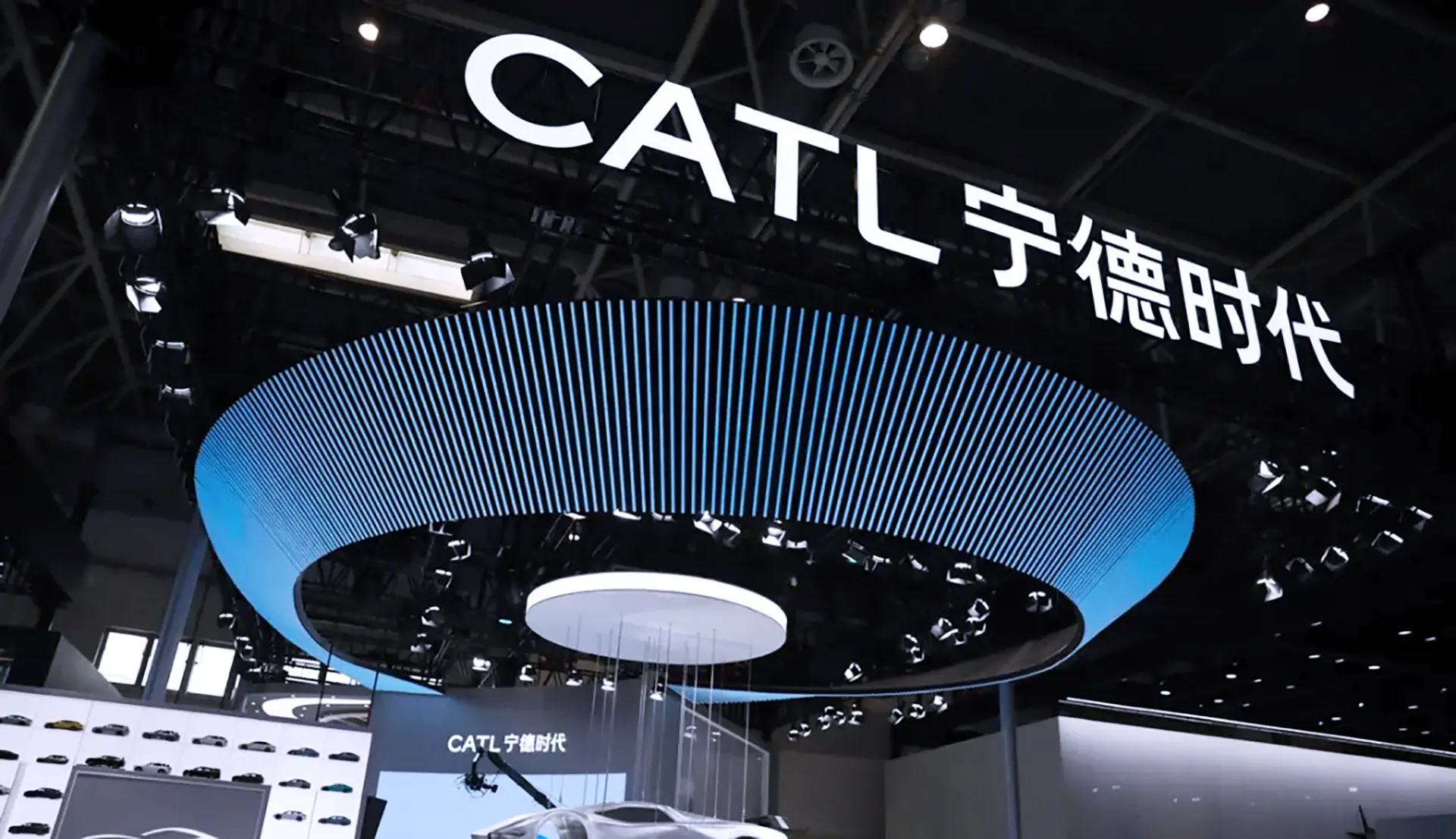 电池巨头与造车新势力合谋能源革命，宁德时代25亿注资蔚来换电网络